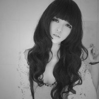 人见人爱的美女黑白头像图片