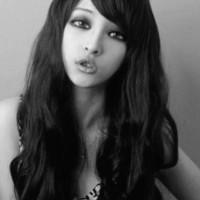 人见人爱的美女黑白头像图片