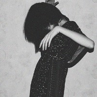 人见人爱的美女黑白头像图片