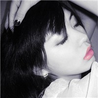 人见人爱的美女黑白头像图片