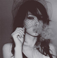 人见人爱的美女黑白头像图片