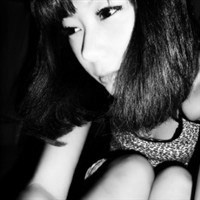 人见人爱的美女黑白头像图片