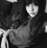 人见人爱的美女黑白头像图片