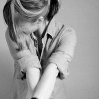 人见人爱的美女黑白头像图片