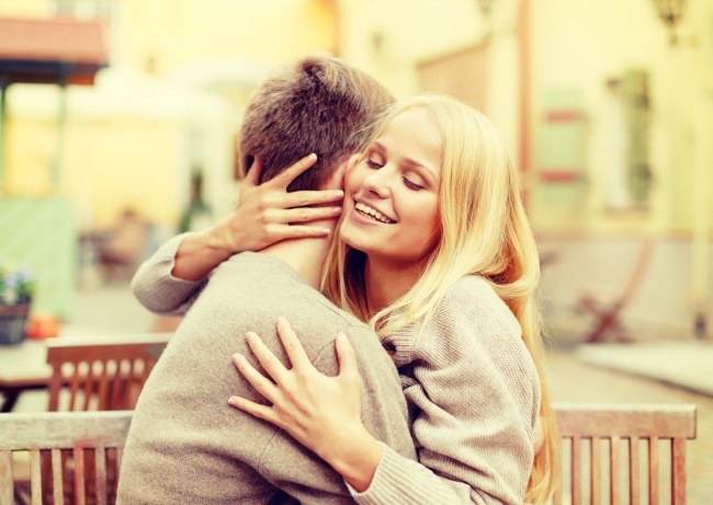 欧美情侣唯美幸福拥抱图片