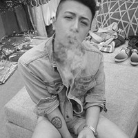 欧美男生霸气成熟范黑白头像