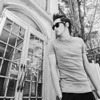 欧美男生霸气成熟范黑白头像