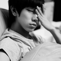 欧美男生霸气成熟范黑白头像