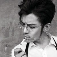 欧美男生霸气成熟范黑白头像