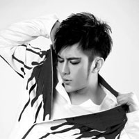 欧美男生霸气成熟范黑白头像