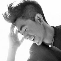 欧美男生霸气成熟范黑白头像