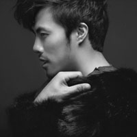 欧美男生霸气成熟范黑白头像