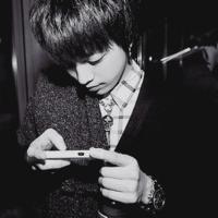 超帅气的男生黑白个性qq头像