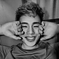 超帅气的男生黑白个性qq头像