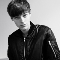 超帅气的男生黑白个性qq头像