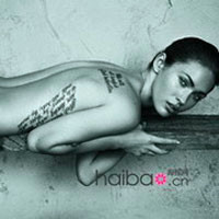 个性十足的女生背部纹身头像