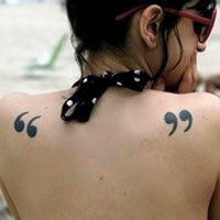 个性十足的女生背部纹身头像