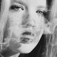 90后抽烟欧美黑白女生头像图片大全