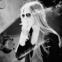 90后抽烟欧美黑白女生头像图片大全