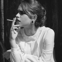 90后抽烟欧美黑白女生头像图片大全