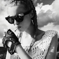 90后抽烟欧美黑白女生头像图片大全