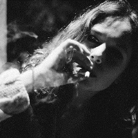 90后抽烟欧美黑白女生头像图片大全