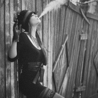 90后抽烟欧美黑白女生头像图片大全