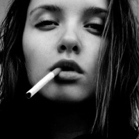 90后抽烟欧美黑白女生头像图片大全