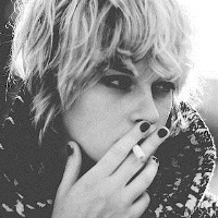 90后抽烟欧美黑白女生头像图片大全