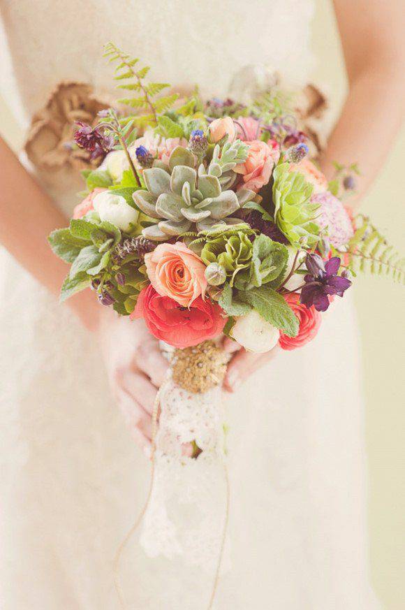 伤感女孩手捧花唯美意境图