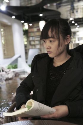 女生图片唯美清新图书馆生活赏析