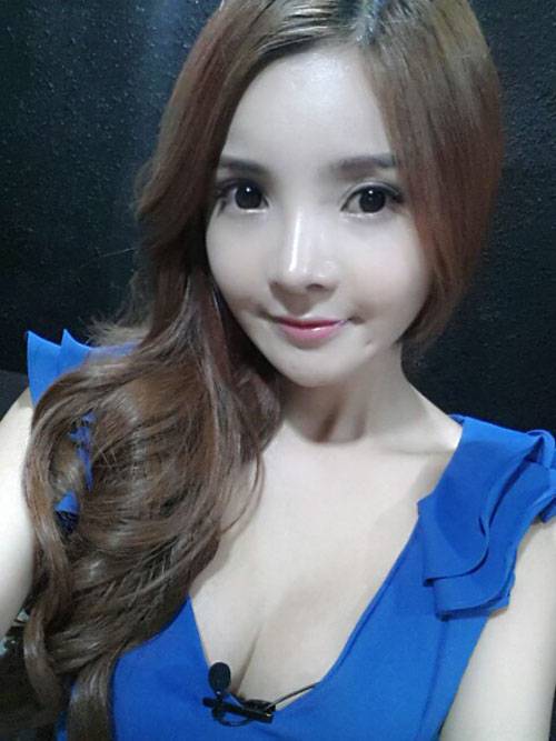 韩国唯美性感大胸女生图片