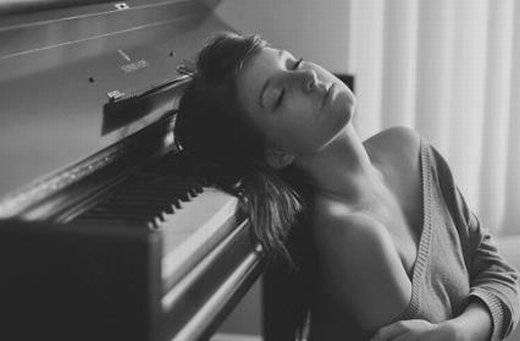 欧美女生一个人颓废伤感图片