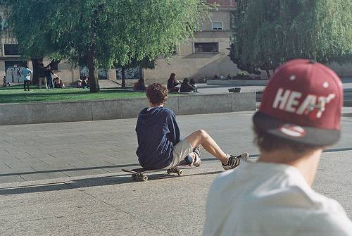欧美范滑板纹身男神图片