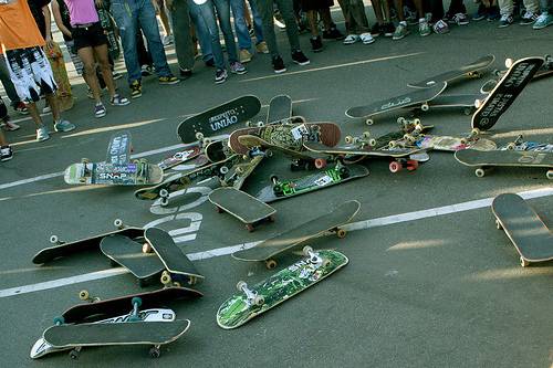 欧美范滑板纹身男神图片