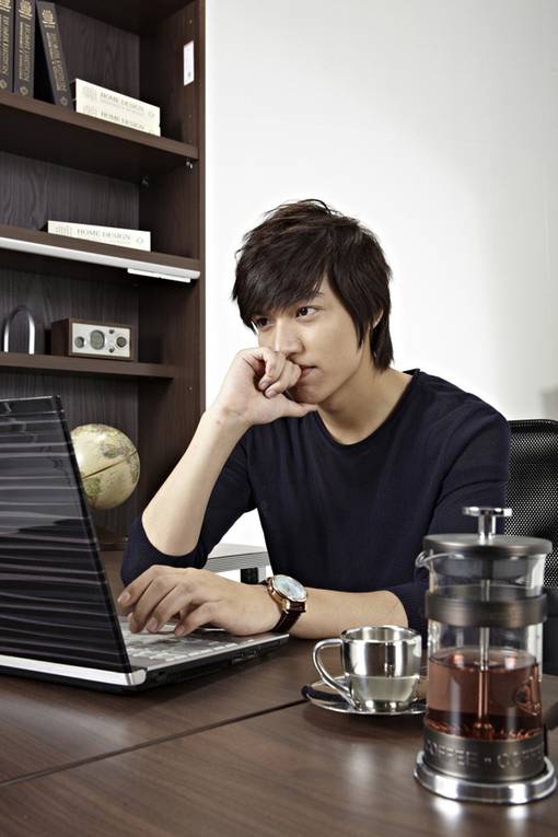 冷漠帅气的潮流男生图片