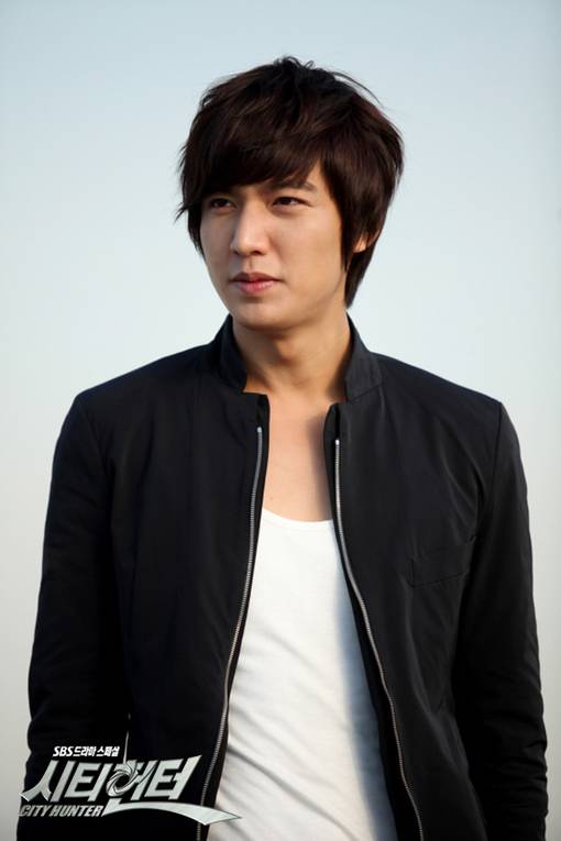 冷漠帅气的潮流男生图片