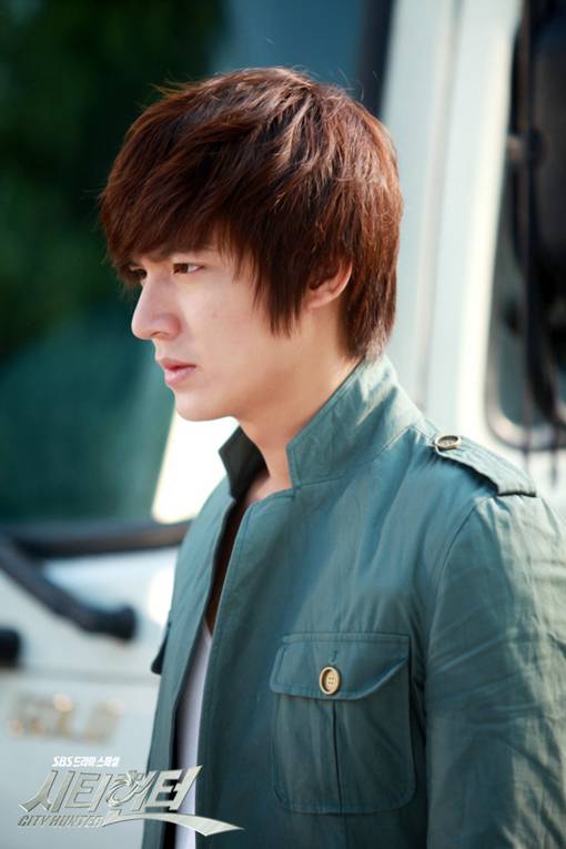 冷漠帅气的潮流男生图片