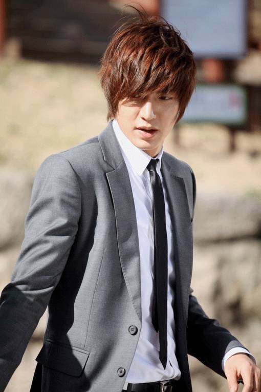 冷漠帅气的潮流男生图片