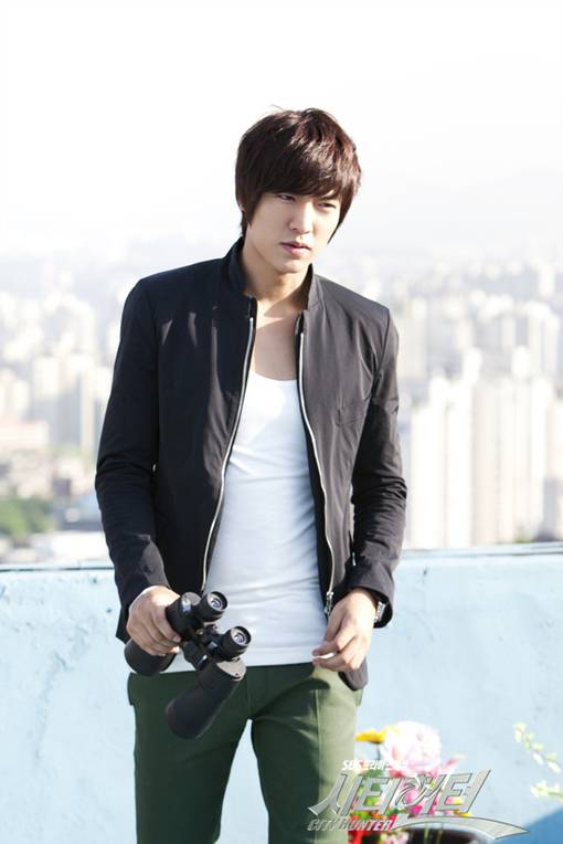 冷漠帅气的潮流男生图片