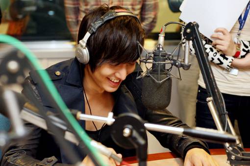 冷漠帅气的潮流男生图片