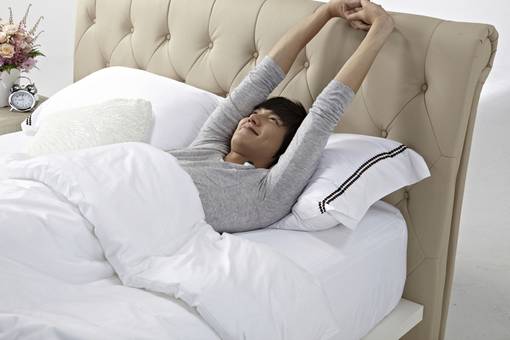 冷漠帅气的潮流男生图片