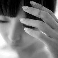 qq黑白图片女生伤感头像大全