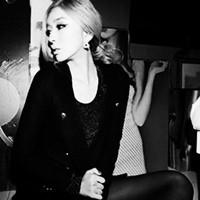 qq黑白图片女生伤感头像大全