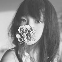 qq黑白图片女生伤感头像大全