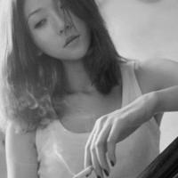 qq黑白图片女生伤感头像大全