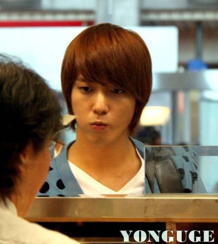 帅气戴眼镜小男生图片