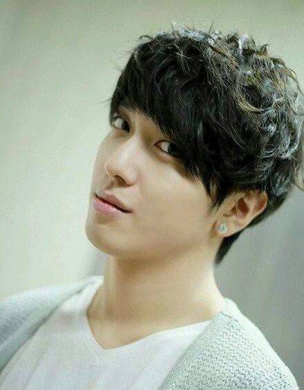 帅气戴眼镜小男生图片