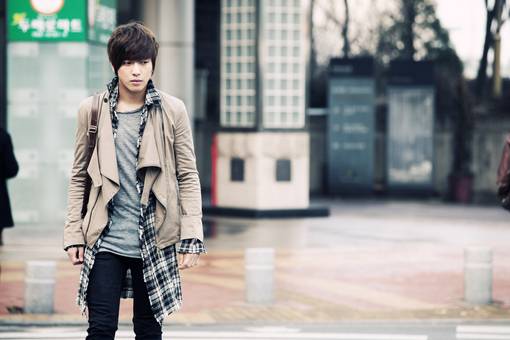 帅气戴眼镜小男生图片