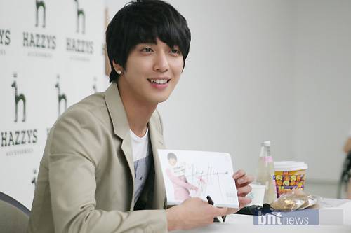 帅气戴眼镜小男生图片